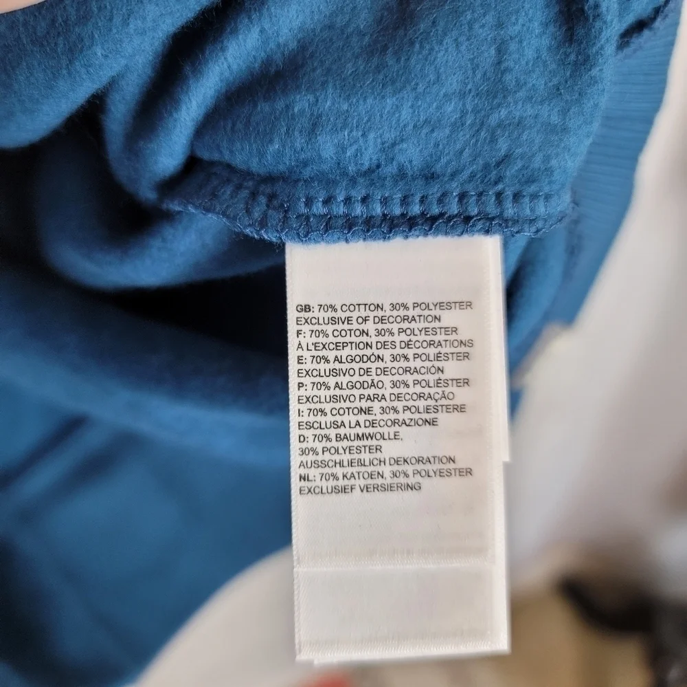 The North Face Essential Hoodie in Montery Blue, sz Medium
